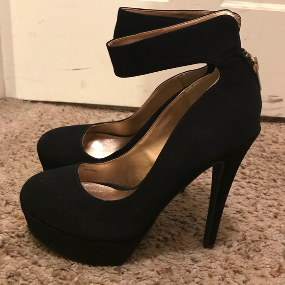 Heels 7 - Picture 3 of 4